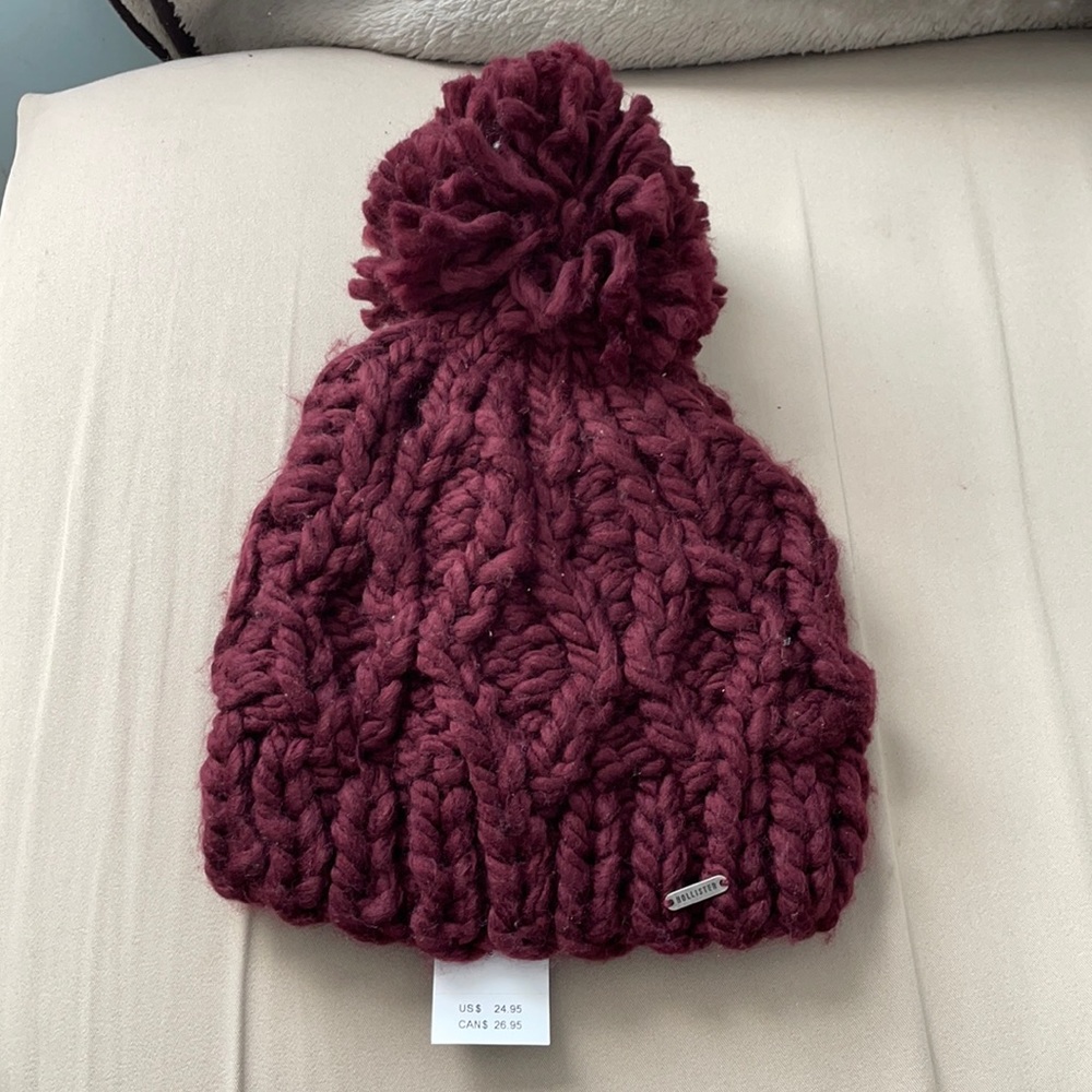 Hollister Pom Pom hat NWT